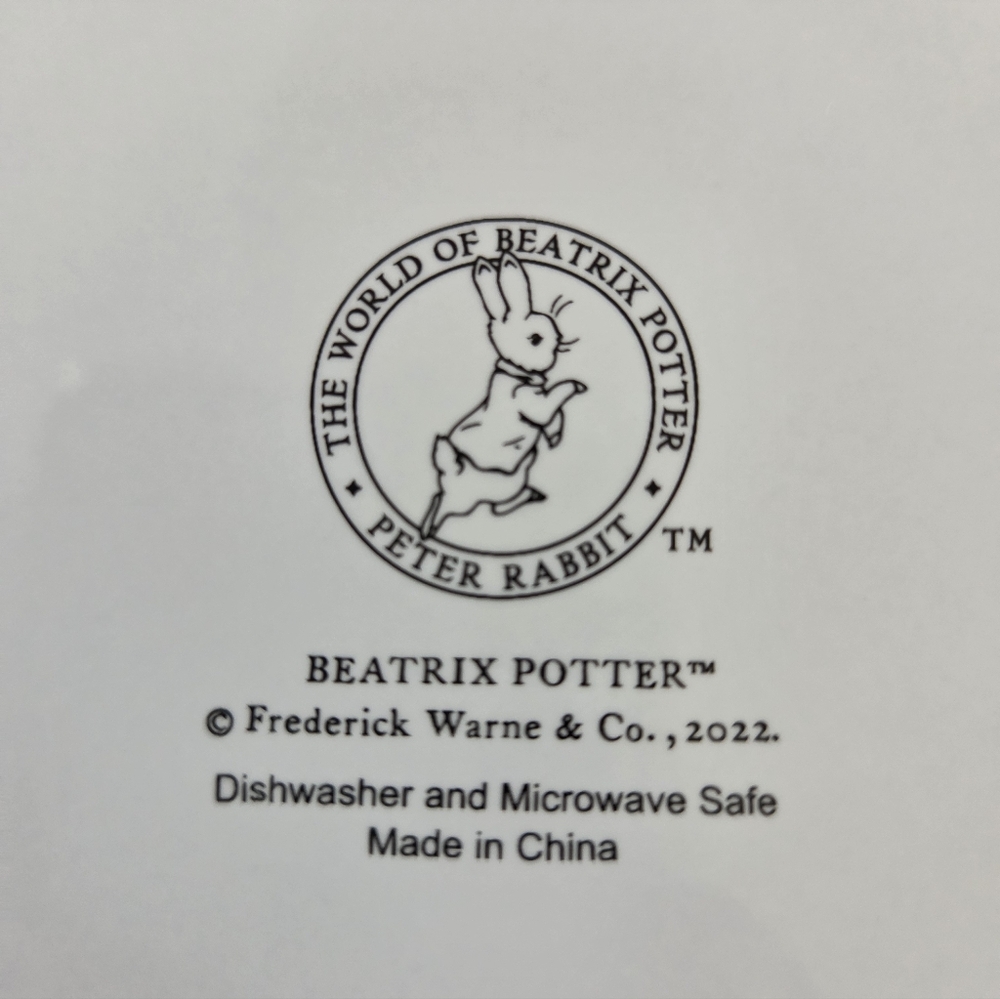 Peter Rabbit Spring Garden Round Casserole Dish - Picture 3 of 13